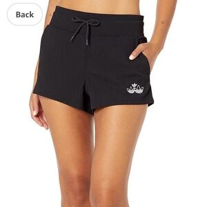 adidas Originals Women's Triple Trefoil black shorts xl